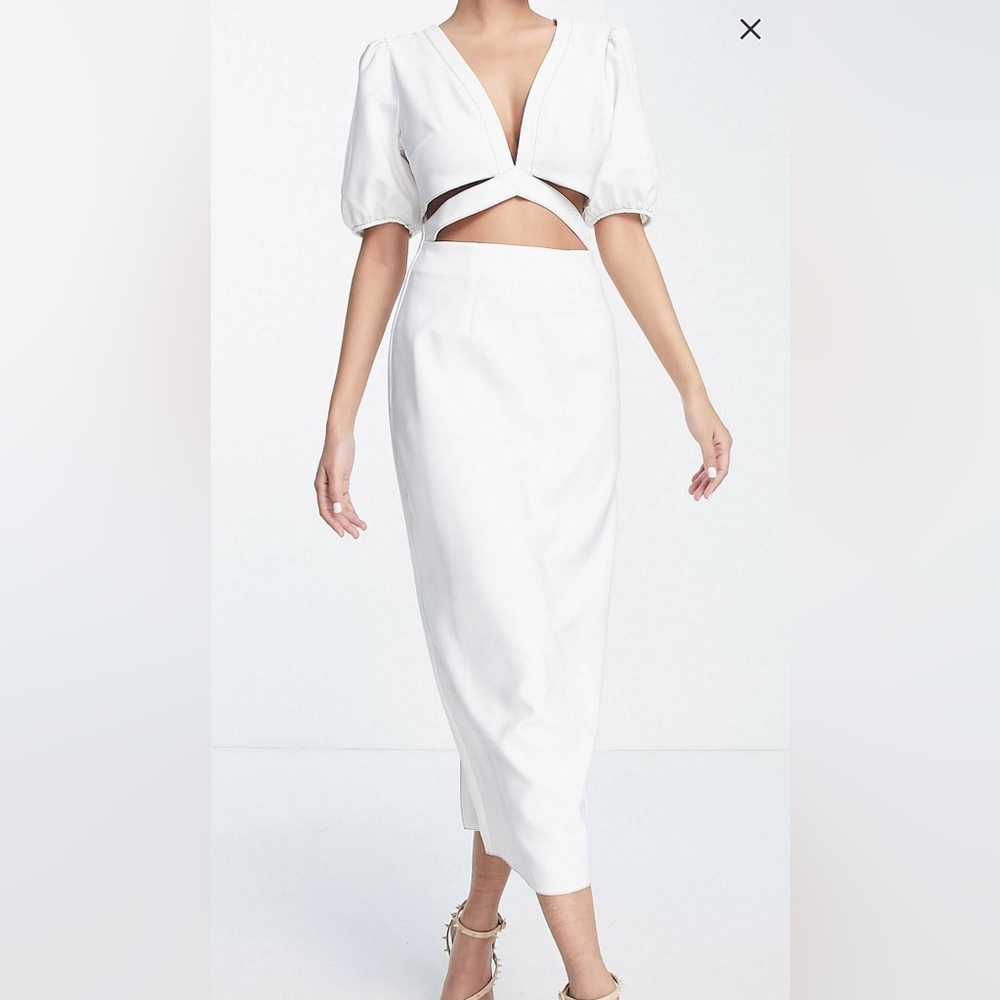 Beautiful white dress !